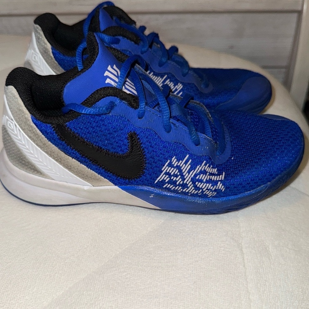 Nike Kyrie Flytrap Basketball Sneakers AQ3413-400 Athletic Shoes 2Y Blue - Picture 7 of 13